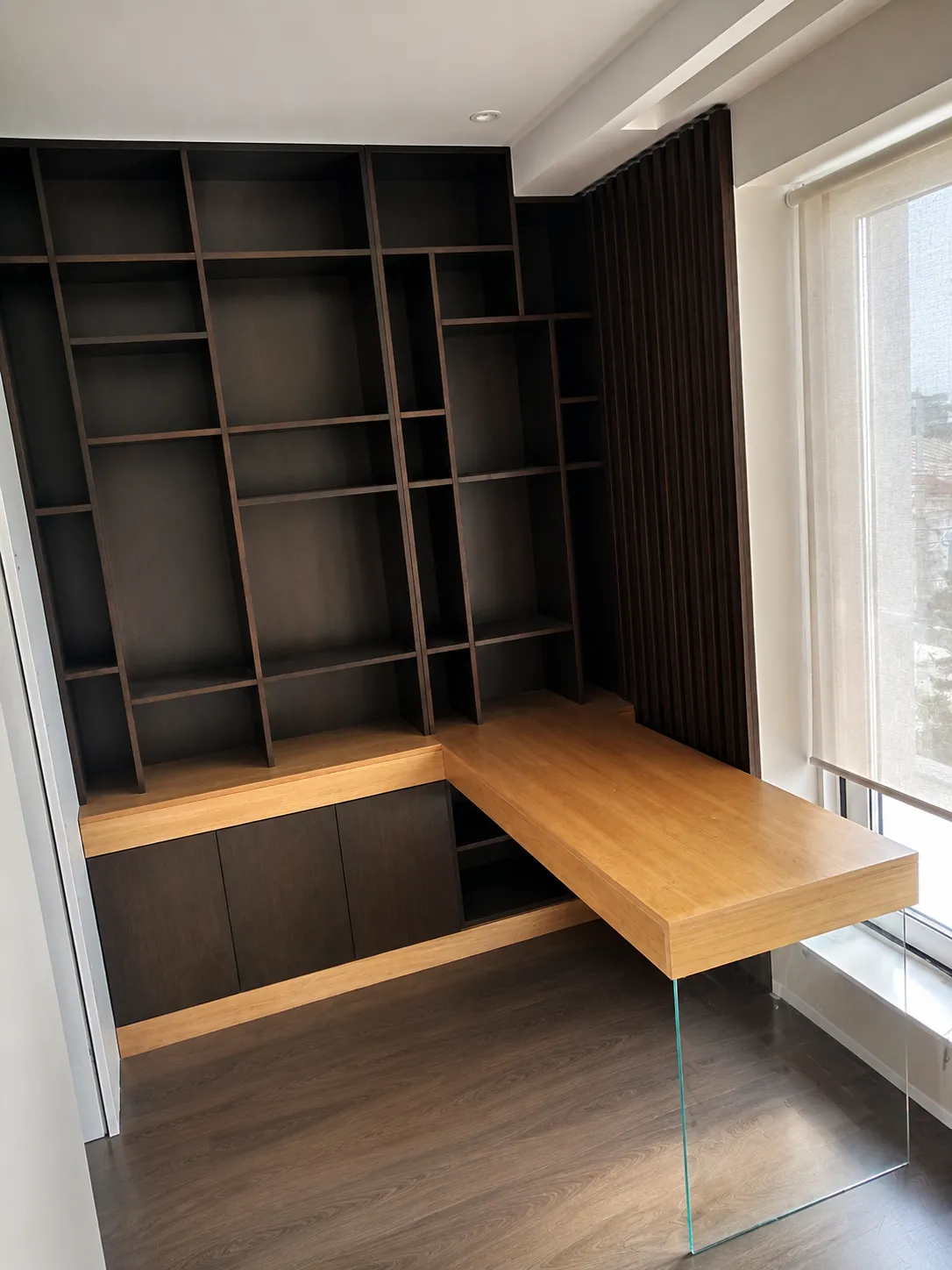 Birou și bibliotecă realizate la comandă de BIGAL Design