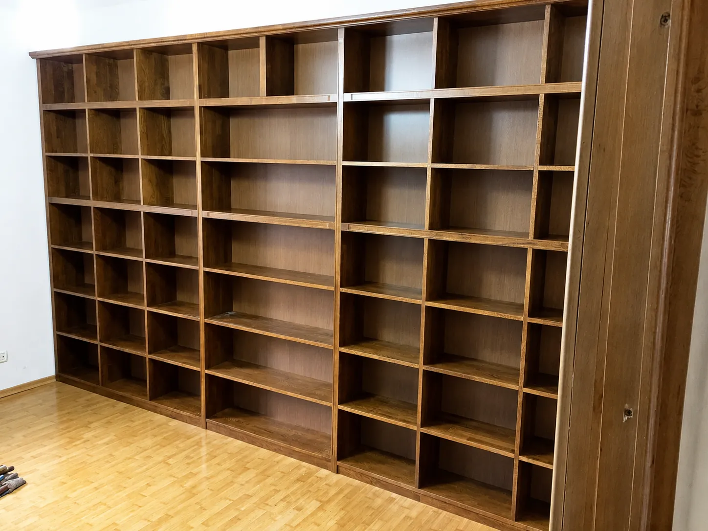 Birou și bibliotecă realizate la comandă de BIGAL Design