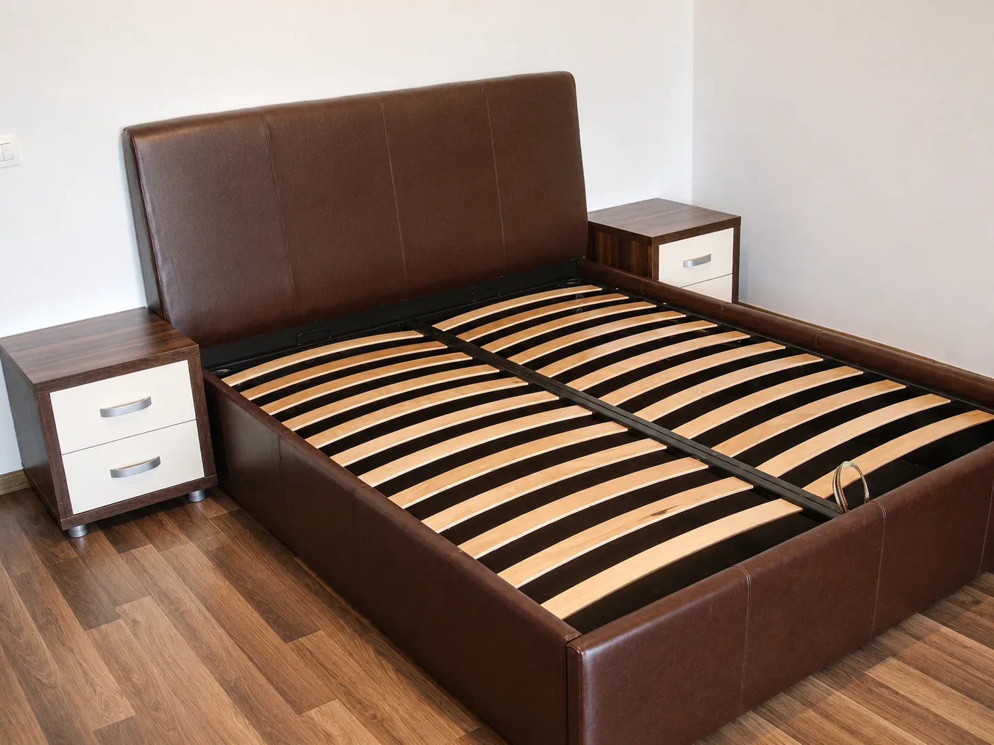 Dormitor cu mobilier realizat la comandă de BIGAL Design