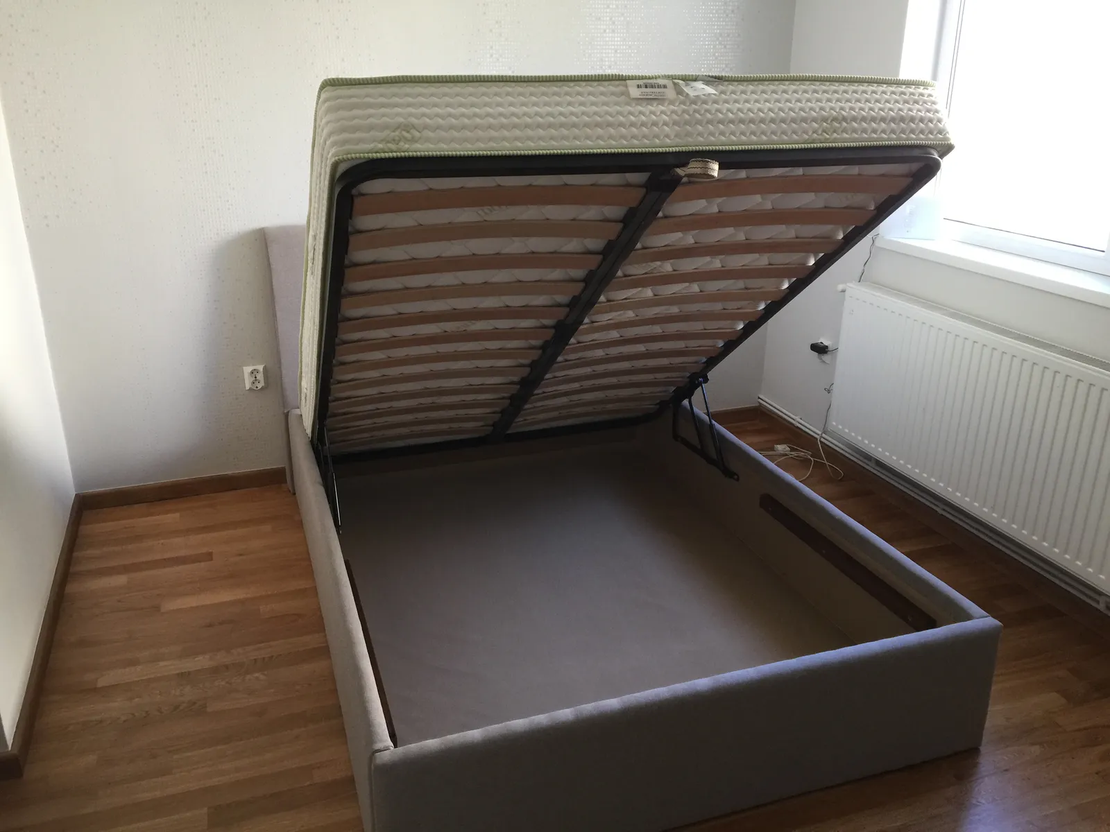 Dormitor cu mobilier realizat la comandă de BIGAL Design